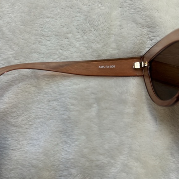 Amber Sceats Cateye Pink Sunglasses - Picture 5 of 8